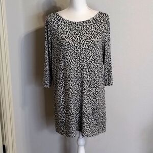 J. Jill Top Missy Medium Black and White Print Long Top with pockets Stretch